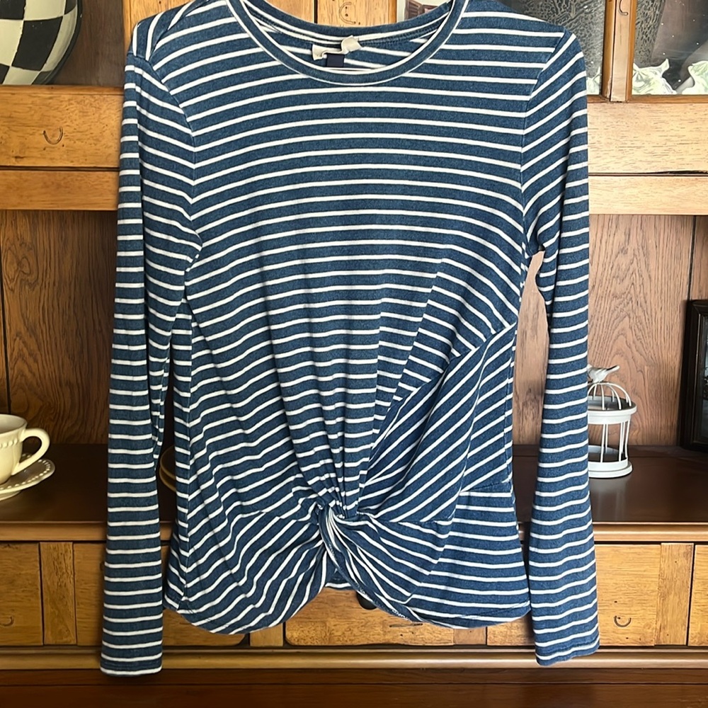 Universal Thread Blue and white stripe top twist knot women’s size Small